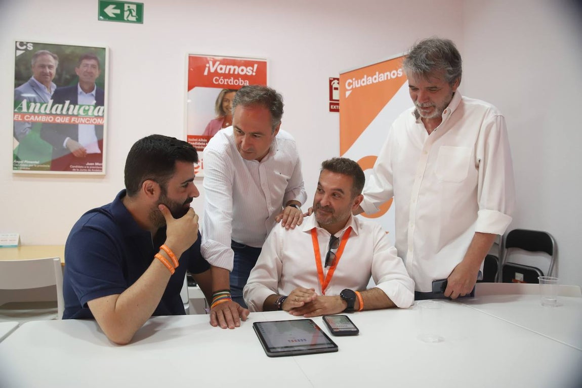 La desolación de Ciudadanos en Córdoba tras quedarse sin parlamentarios, en imágenes