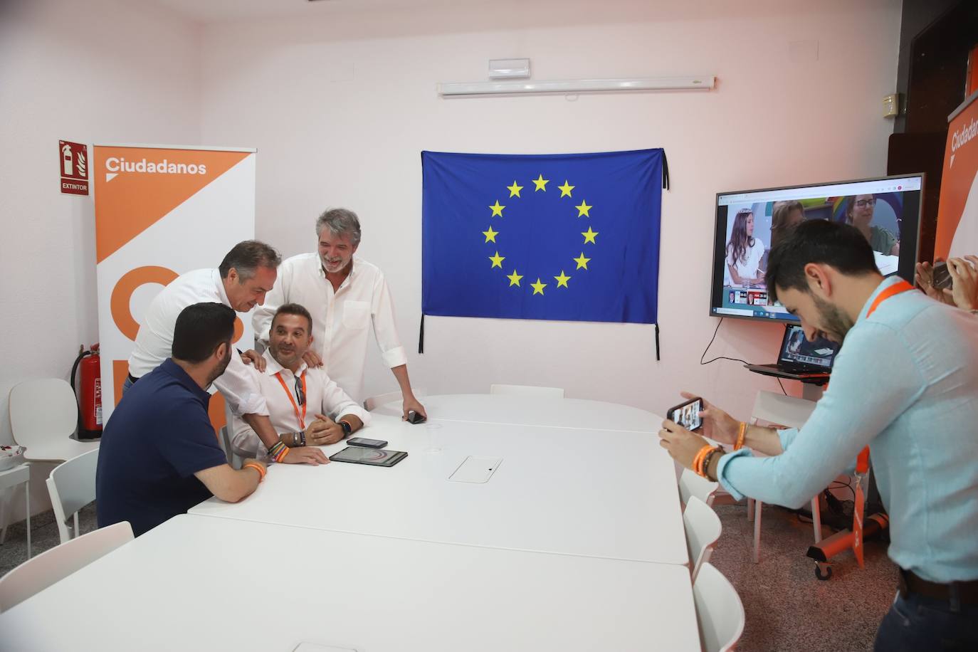 La desolación de Ciudadanos en Córdoba tras quedarse sin parlamentarios, en imágenes