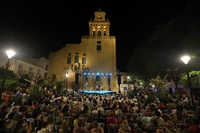 La Noche Blanca del Flamenco desde el Alcázar al Zoco y San Agustín, en imágenes