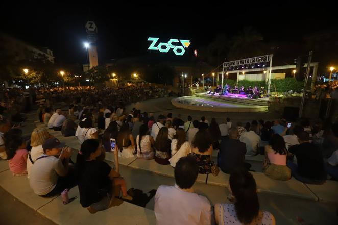 La Noche Blanca del Flamenco desde el Alcázar al Zoco y San Agustín, en imágenes