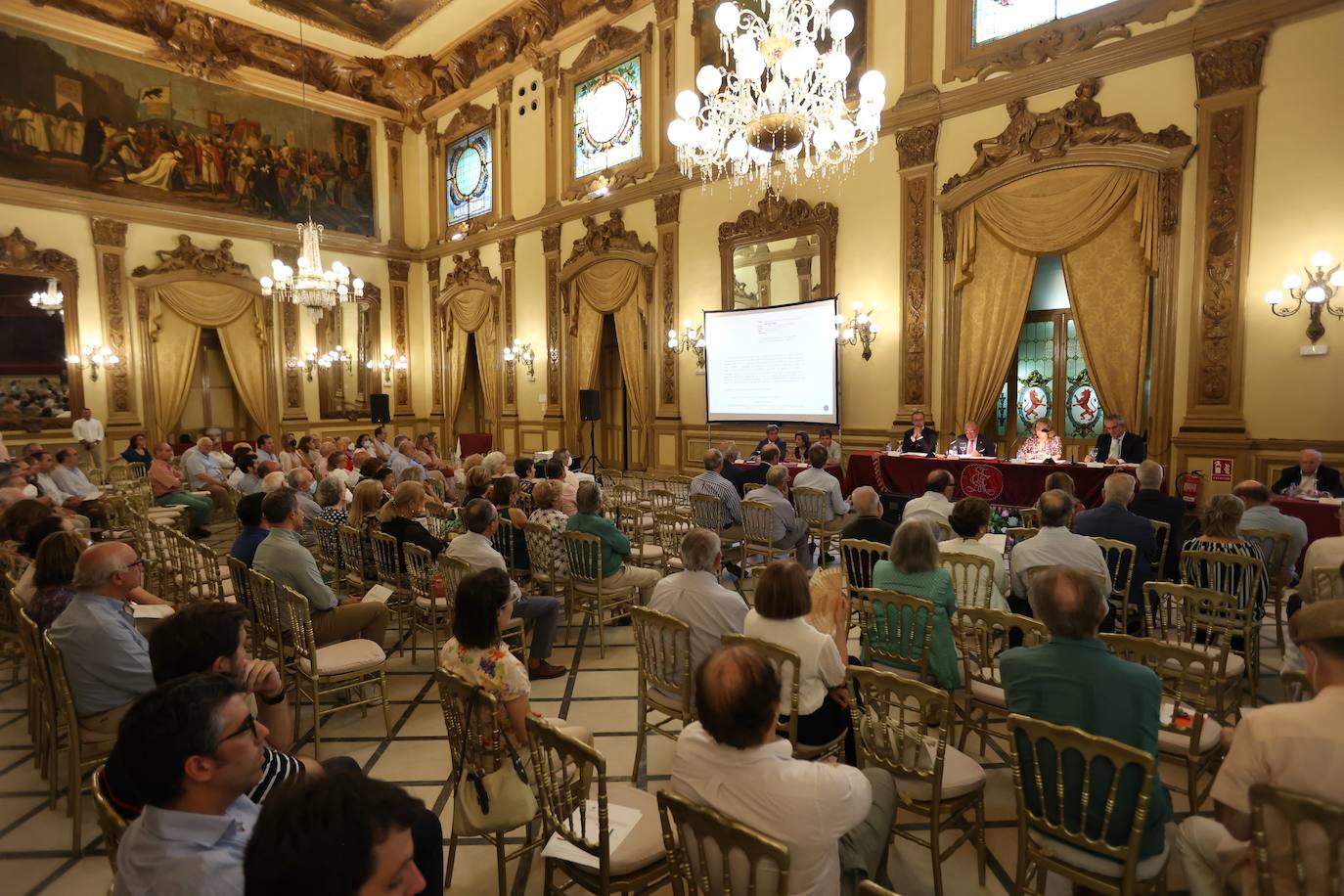 La asamblea del Círculo de la Amistad de Córdoba, en imágenes