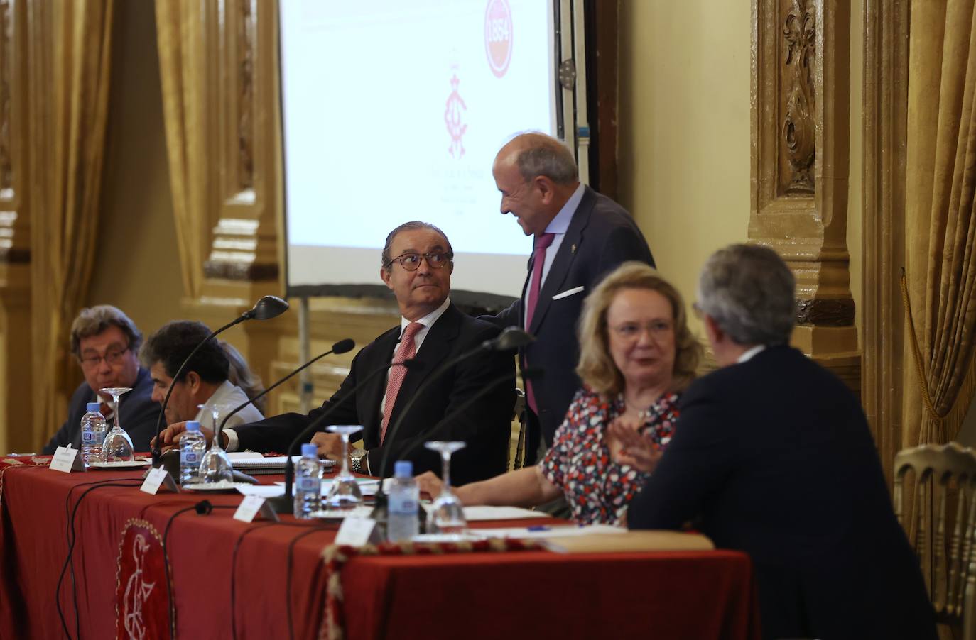 La asamblea del Círculo de la Amistad de Córdoba, en imágenes