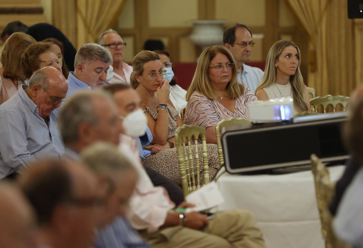 La asamblea del Círculo de la Amistad de Córdoba, en imágenes