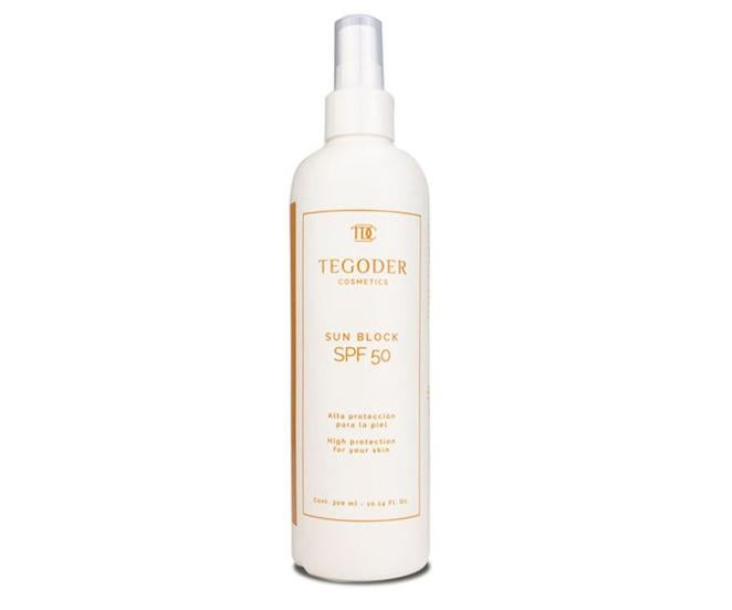 Sun Block SPF 50 Spray de Tegoder Cosmetics. Emulsión solar en spray, de cómoda aplicación y con una textura muy refrescante. Este solar protege el ADN celular de las agresiones producidas por la radiación solar. Además gracias a sus ingredientes hidrata la piel del cuerpo y actúa como antiarrugas y reafirmante. (38,20 €)