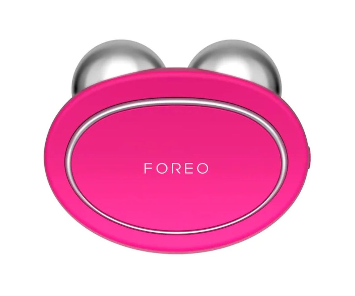 Dispositivo facial tonificante Bear de Foreo: 239,99 €, en Sephora (antes 299 €).. Este beauty gadget, que funciona con microcorrientes y pulsaciones T-Sonic, reafirma visiblemente la piel, ayudando a tonificarla y definirlas. Es un dispositivo no invasivo que previene y reduce el envejecimiento cutáneo. Se puede usar a cualquier edad.