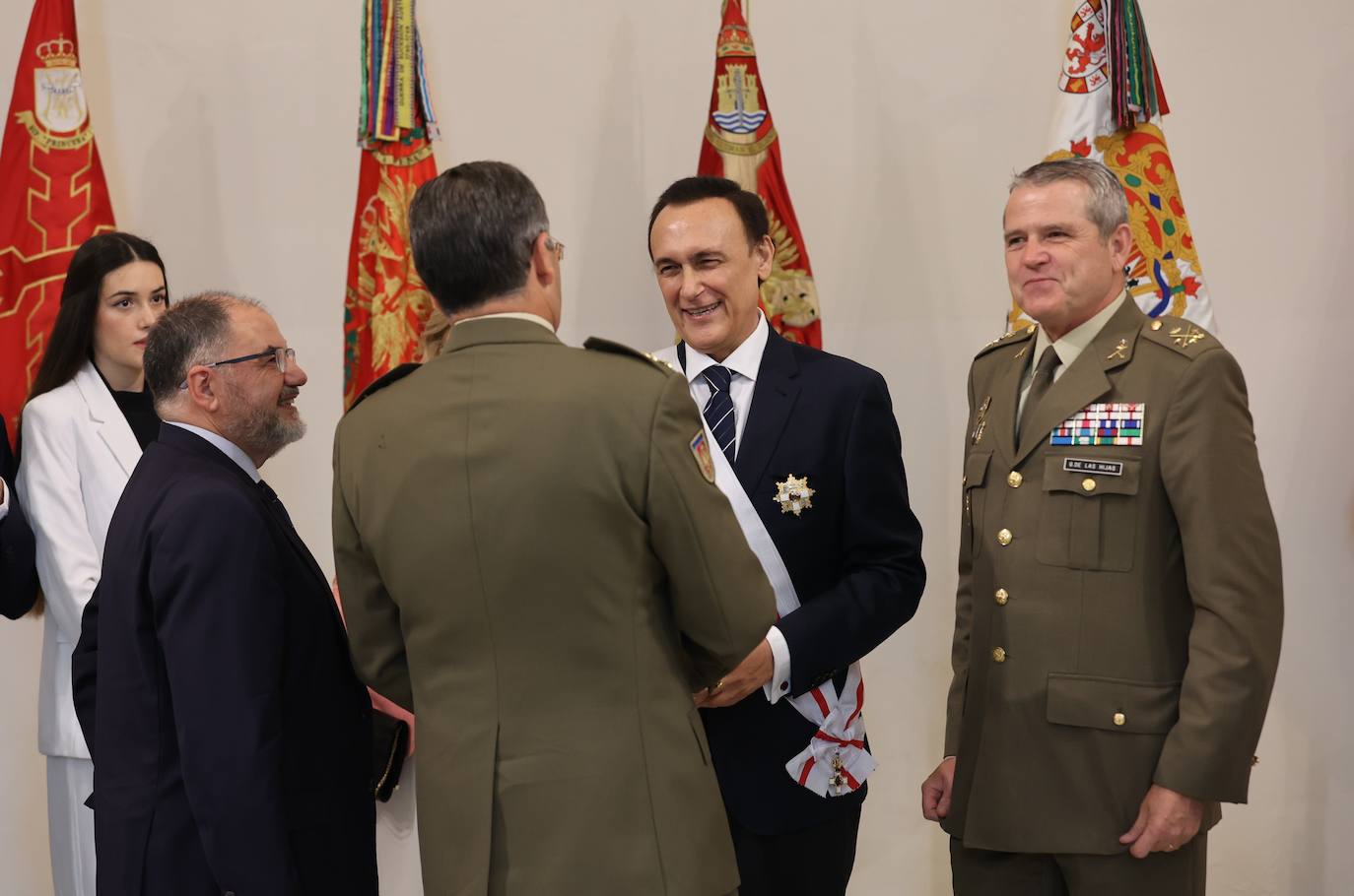 La imposición en Córdoba de la Gran Cruz del Mérito Militar al rector de la UCO, en imágenes