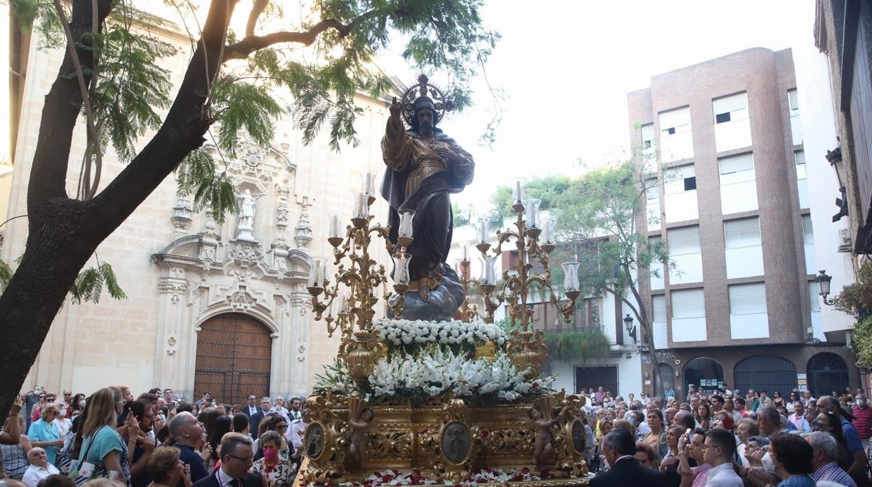 La procesión del Sagrado Corazón de Jesús en Córdoba, en imágenes