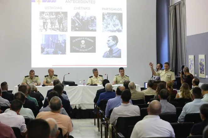 La conferencia en Córdoba sobre las misiones españolas con la OTAN, en imágenes