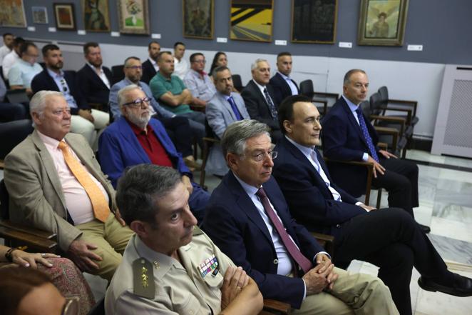 La conferencia en Córdoba sobre las misiones españolas con la OTAN, en imágenes