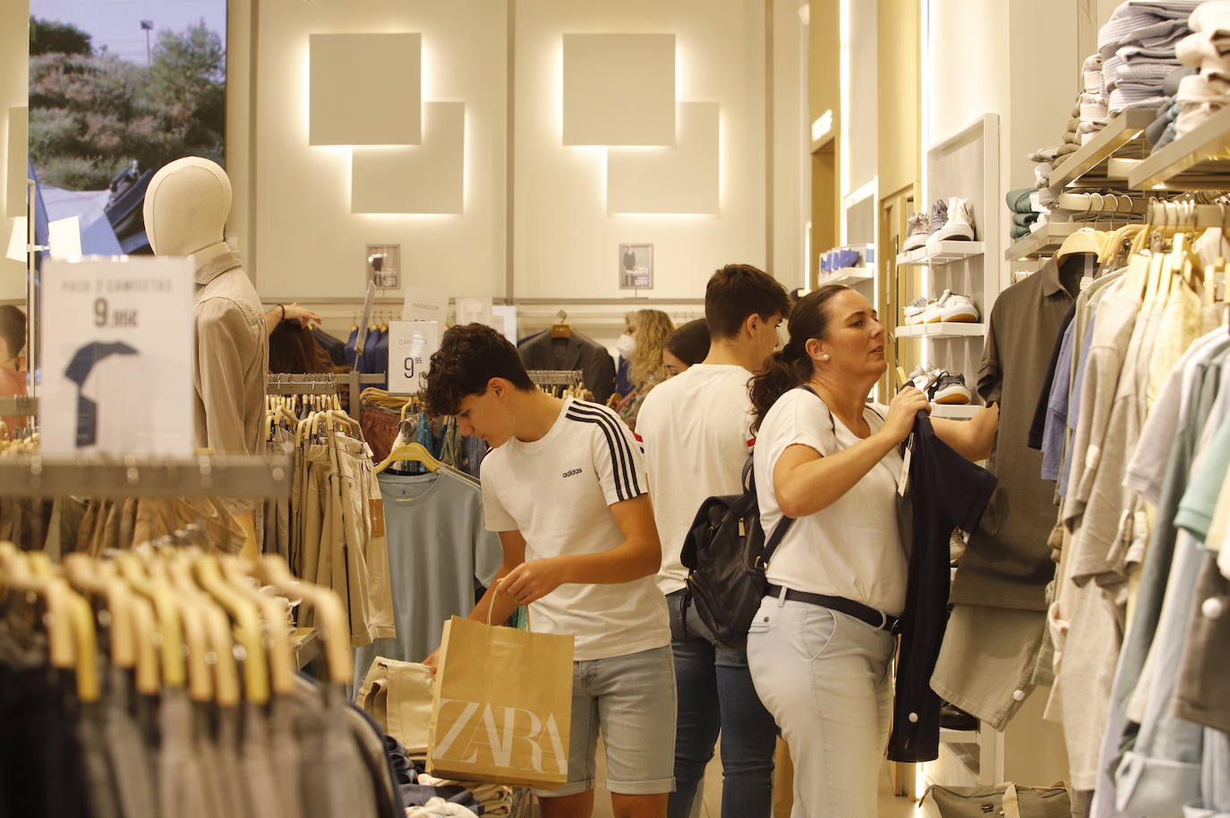 El arranque de las rebajas de verano en Córdoba, en imágenes