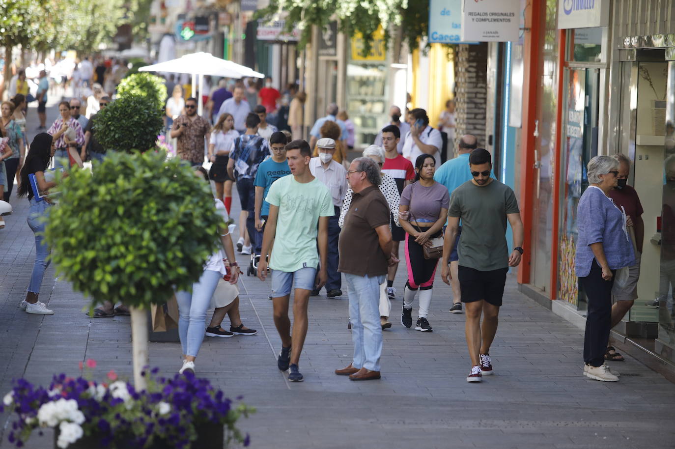 El arranque de las rebajas de verano en Córdoba, en imágenes