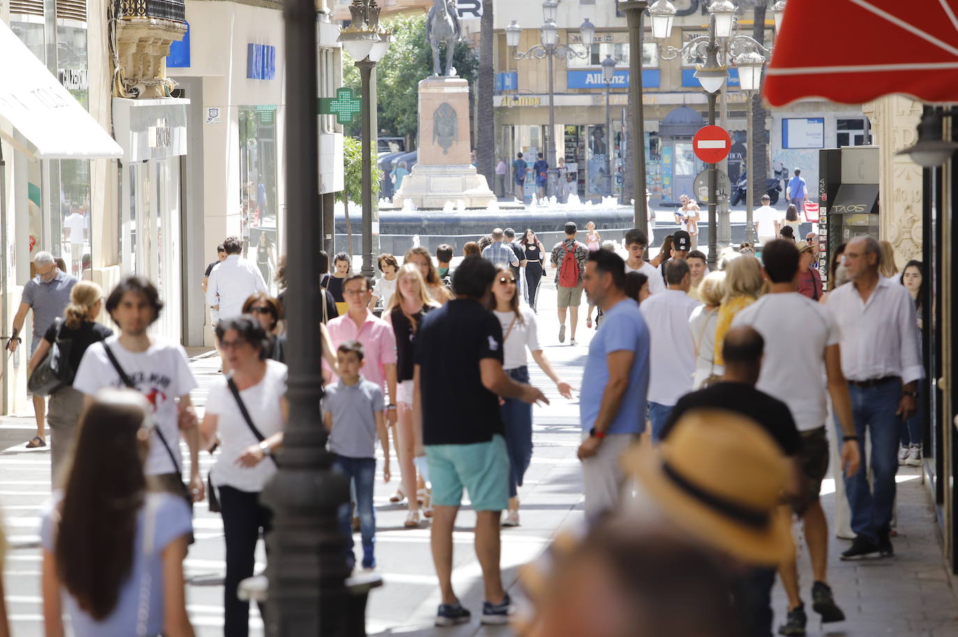 El arranque de las rebajas de verano en Córdoba, en imágenes