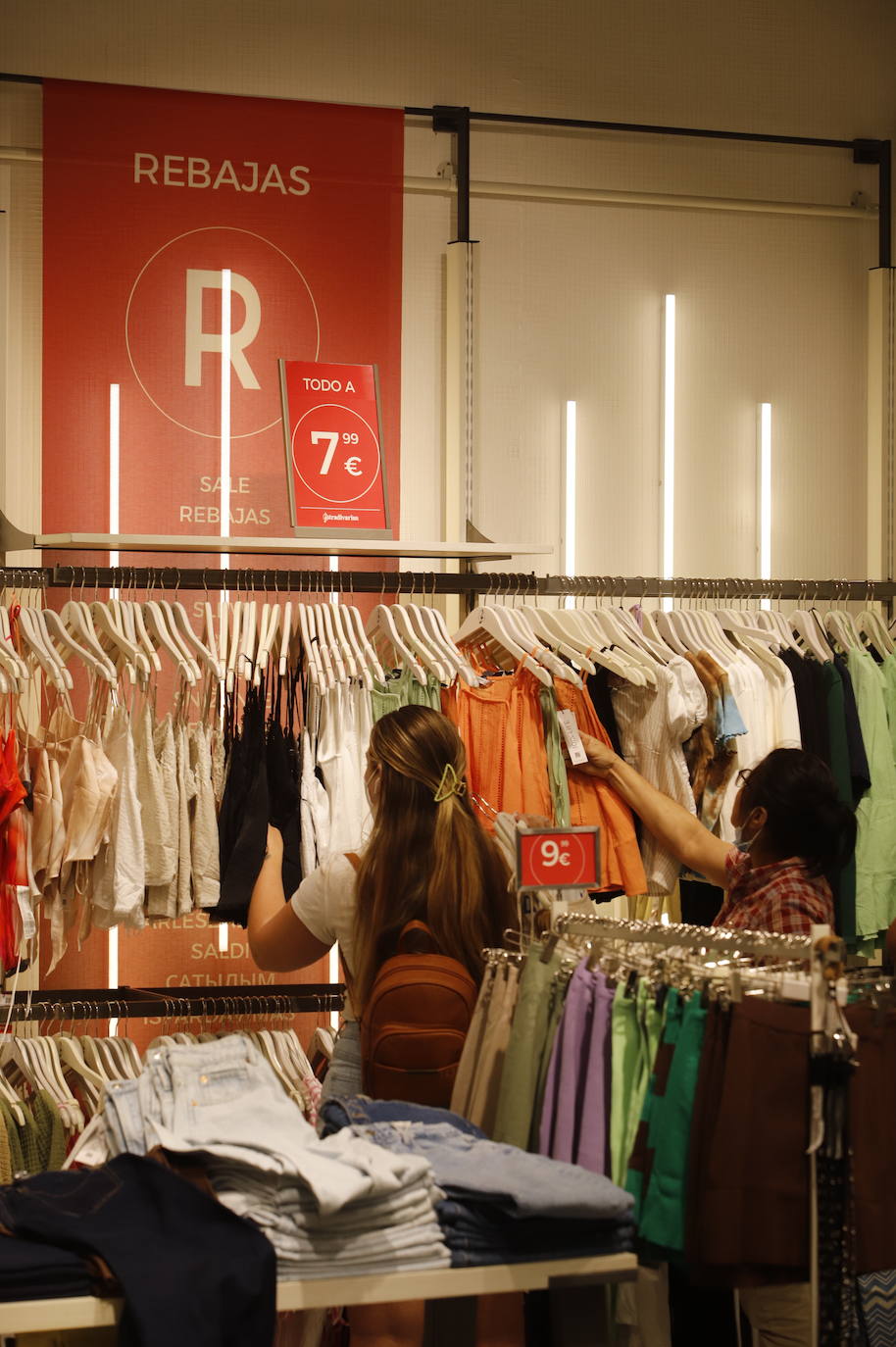 El arranque de las rebajas de verano en Córdoba, en imágenes