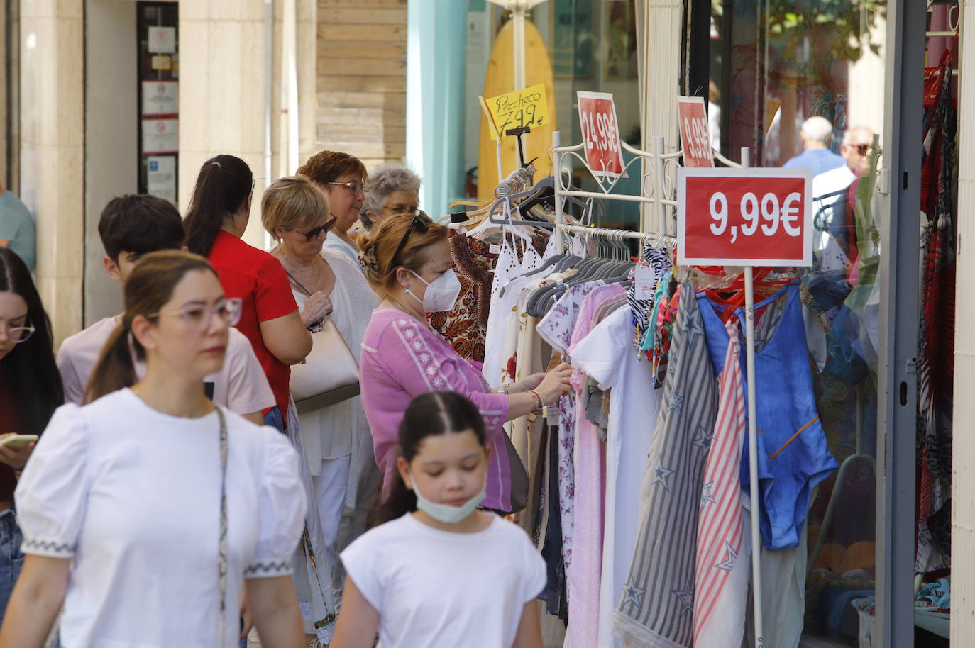 El arranque de las rebajas de verano en Córdoba, en imágenes