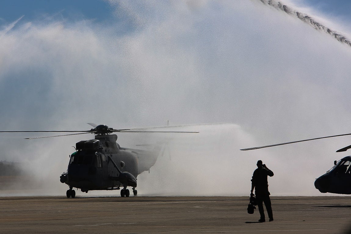 En imágenes: Así ha sido la despedida de los dos últimos helicópteros &#039;Morsa&#039; de la Armada