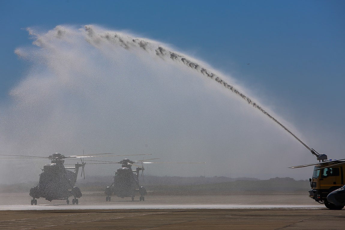 En imágenes: Así ha sido la despedida de los dos últimos helicópteros &#039;Morsa&#039; de la Armada