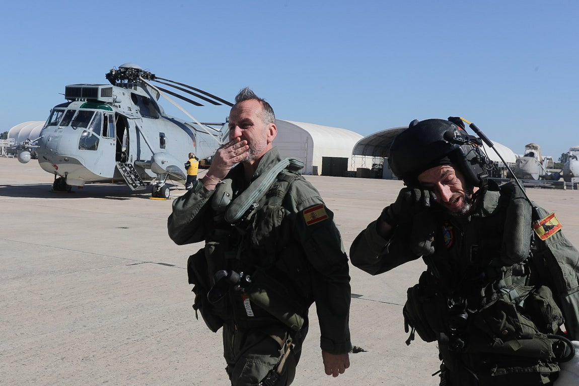 En imágenes: Así ha sido la despedida de los dos últimos helicópteros &#039;Morsa&#039; de la Armada