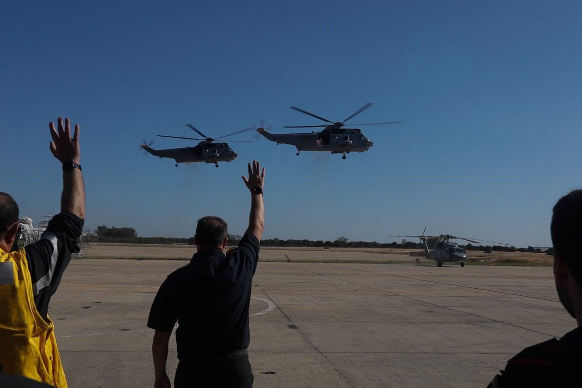 En imágenes: Así ha sido la despedida de los dos últimos helicópteros &#039;Morsa&#039; de la Armada