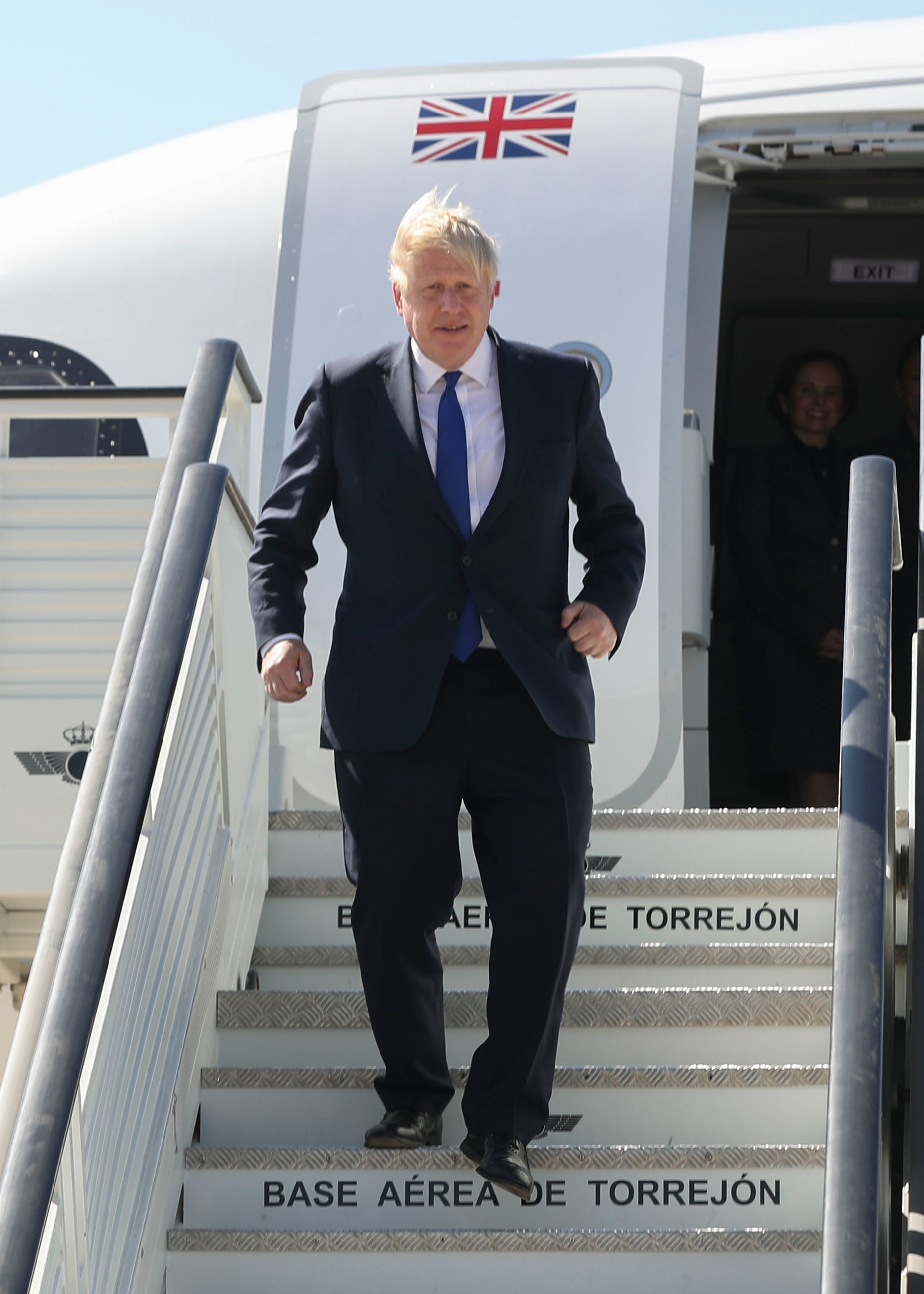 El primer ministro del Reino Unido, Boris Johnson, a su llegada a la Base Aérea de Torrejón de Ardoz, en Madrid, para asistir a la cumbre de la OTAN. 