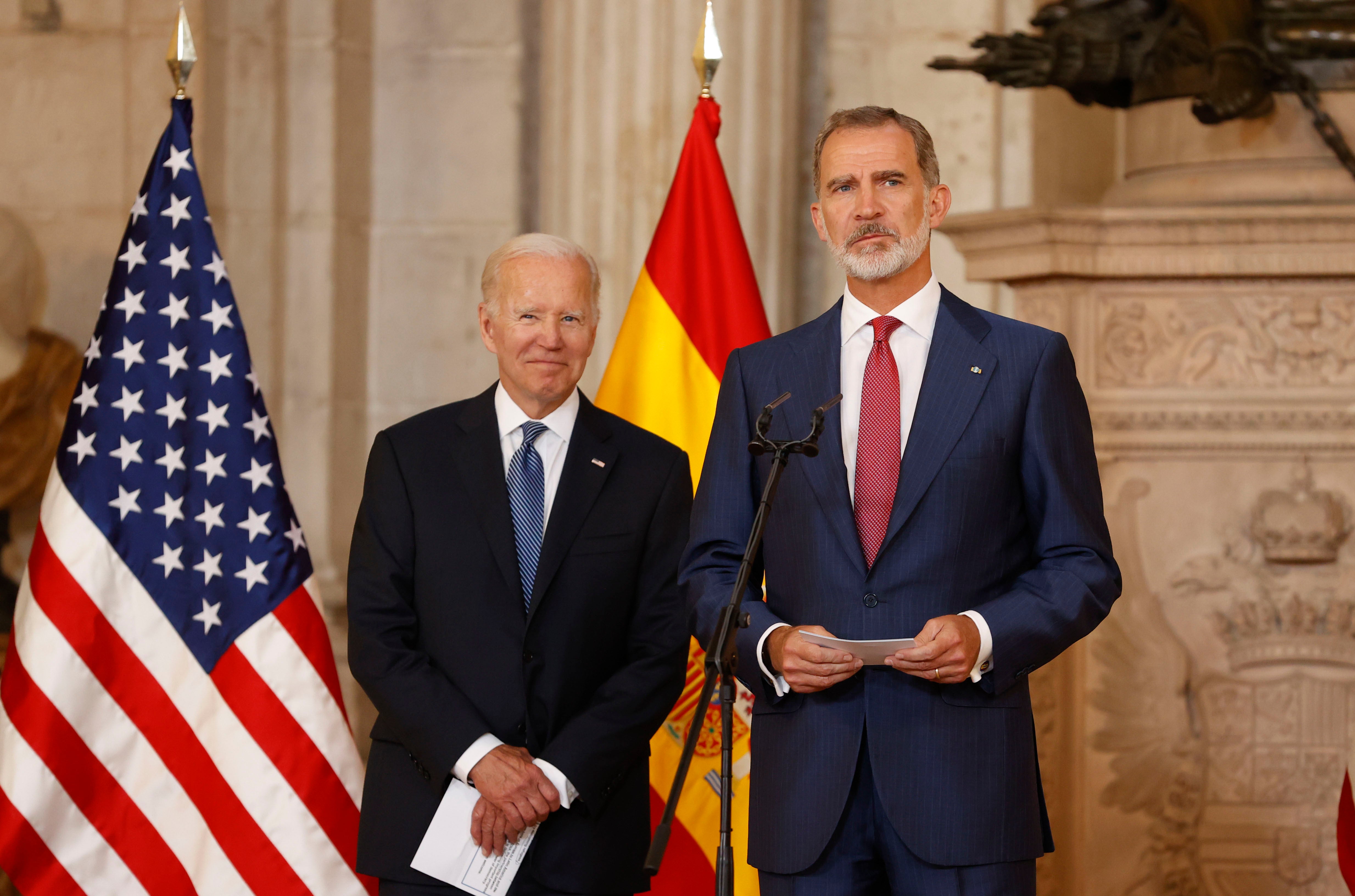 El rey Felipe VI recibe al presidente de Estados Unidos, Joe Biden, en el Palacio Real. 