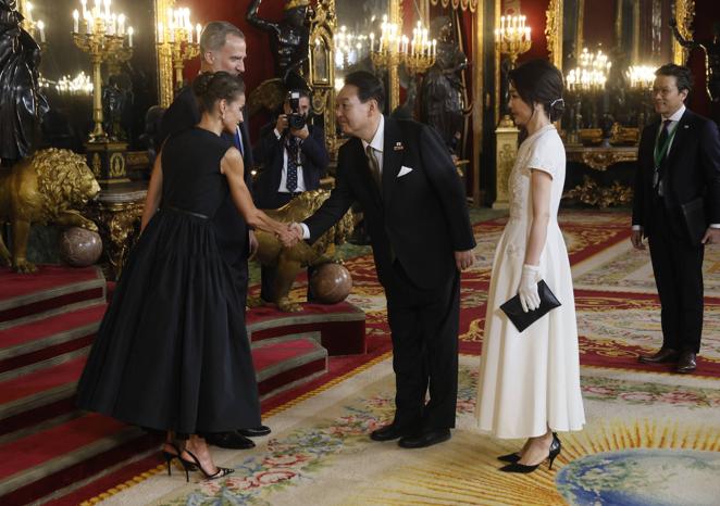 El presidente de Corea del Sur, Yoon Suk-yeol y su mujer, Kim Kun-hee. 