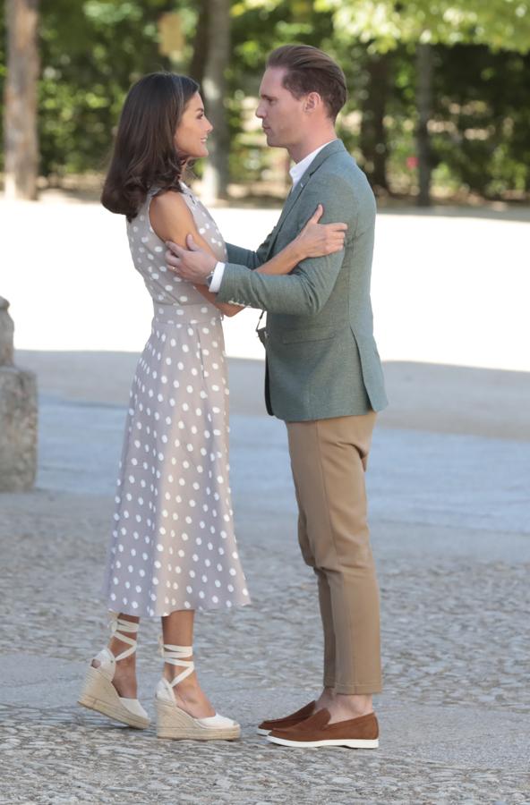 La reina Letizia recibe a Gauthier Destenay, el marido del primer ministro de Luxemburgo.