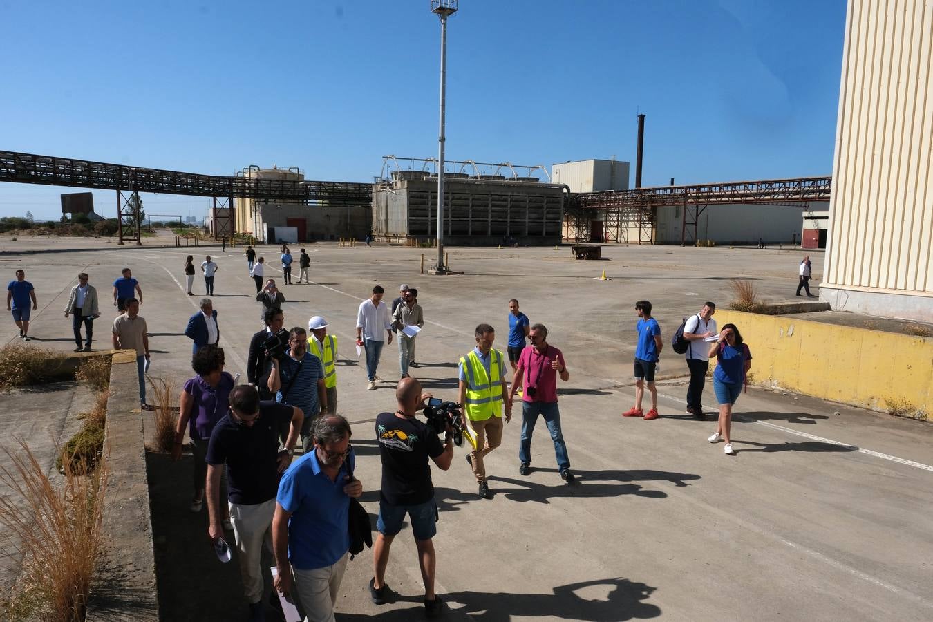 Fotos: Visita del Cádiz a las antiguas instalaciones de Delphi