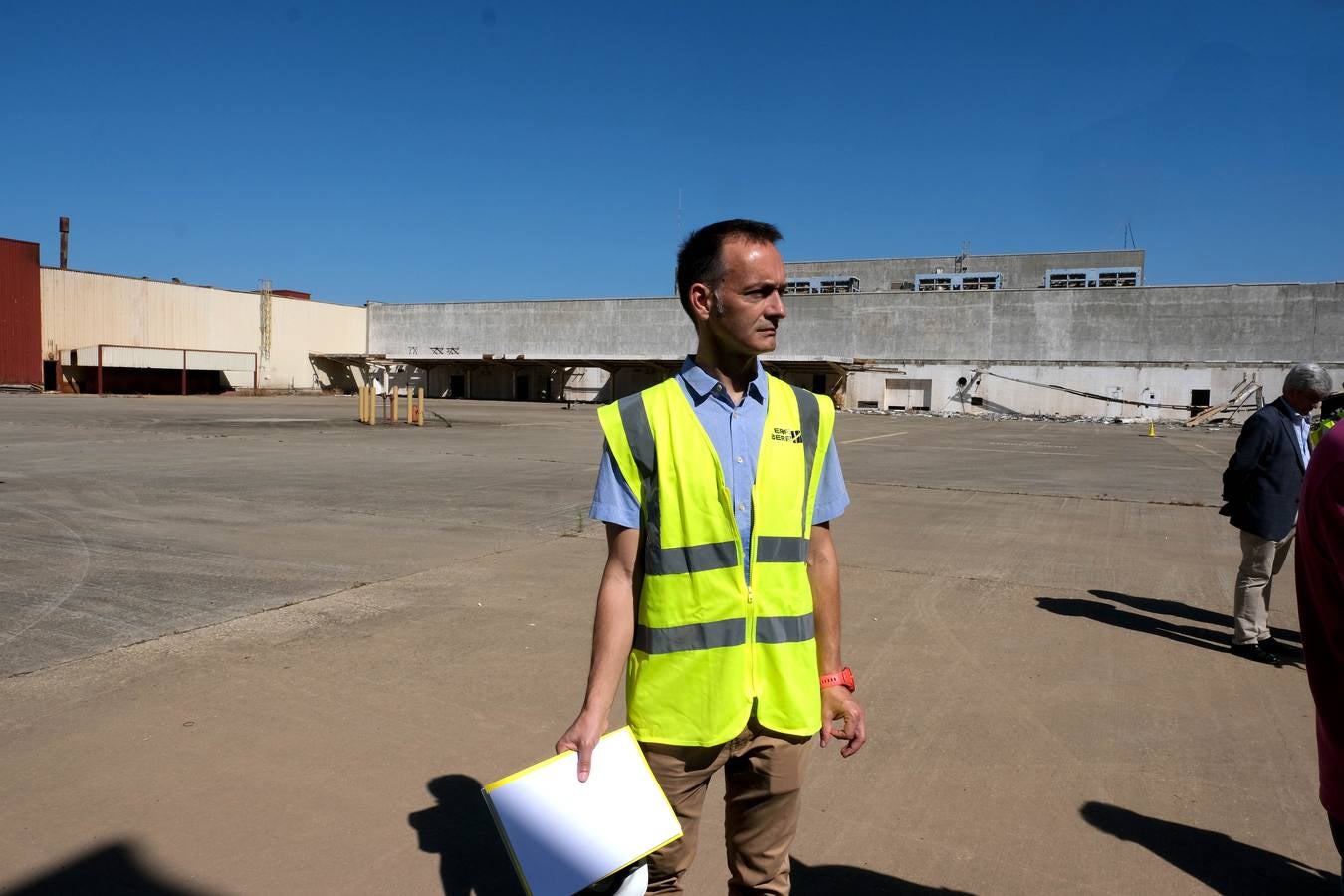 Fotos: Visita del Cádiz a las antiguas instalaciones de Delphi