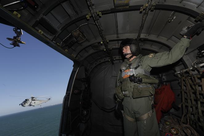 Las impresionantes imágenes de Cádiz y la Bahía desde un helicóptero militar