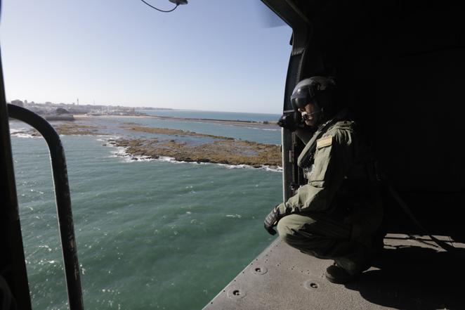 Las impresionantes imágenes de Cádiz y la Bahía desde un helicóptero militar