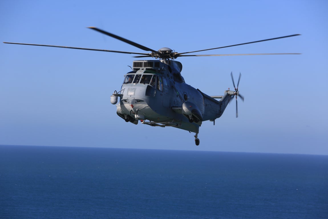 Las impresionantes imágenes de Cádiz y la Bahía desde un helicóptero militar