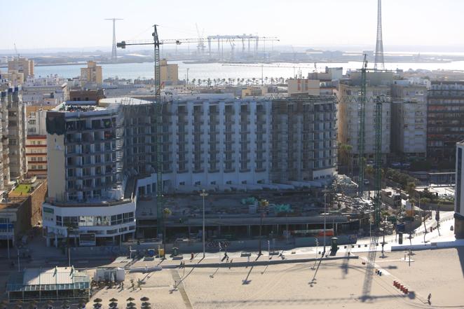Las impresionantes imágenes de Cádiz y la Bahía desde un helicóptero militar