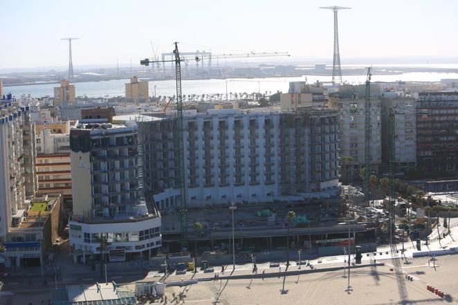 Las impresionantes imágenes de Cádiz y la Bahía desde un helicóptero militar