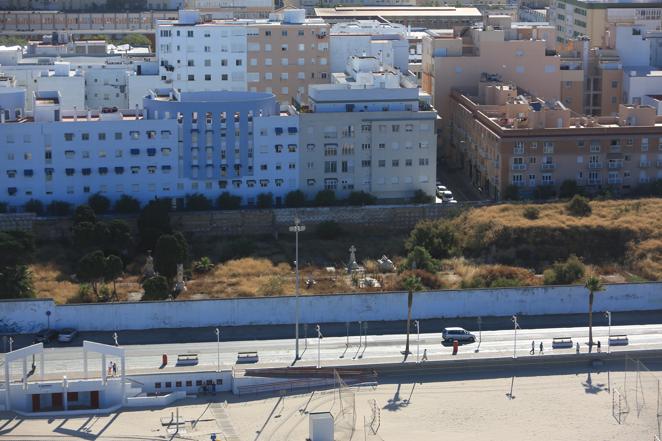 Las impresionantes imágenes de Cádiz y la Bahía desde un helicóptero militar