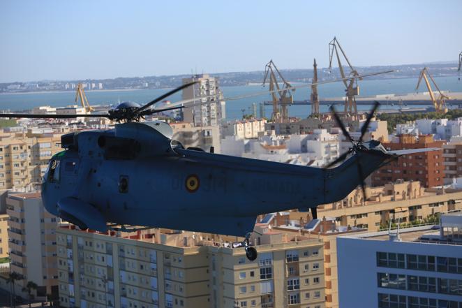 Las impresionantes imágenes de Cádiz y la Bahía desde un helicóptero militar