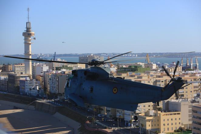 Las impresionantes imágenes de Cádiz y la Bahía desde un helicóptero militar
