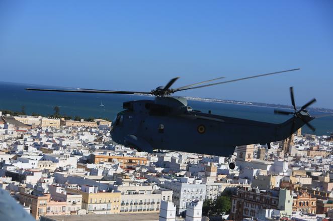 Las impresionantes imágenes de Cádiz y la Bahía desde un helicóptero militar