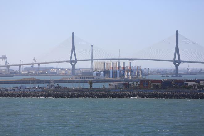 Las impresionantes imágenes de Cádiz y la Bahía desde un helicóptero militar
