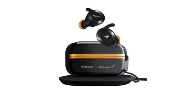 Auriculares inalámbricos de Klipsch. Estos Klipsch T5 II True Wireless Sport Mclaren Edition incluyen 6 pares de almohadillas de contorno diseñadas con precisión para ajustarse dentro del canal auditivo. Reducen la fatiga del oído, son cómodos y aportan el sellado necesario para el aislamiento del ruido y calidad del sonido. Antes costaban 240 euros y ahora cuestan 170 euros.