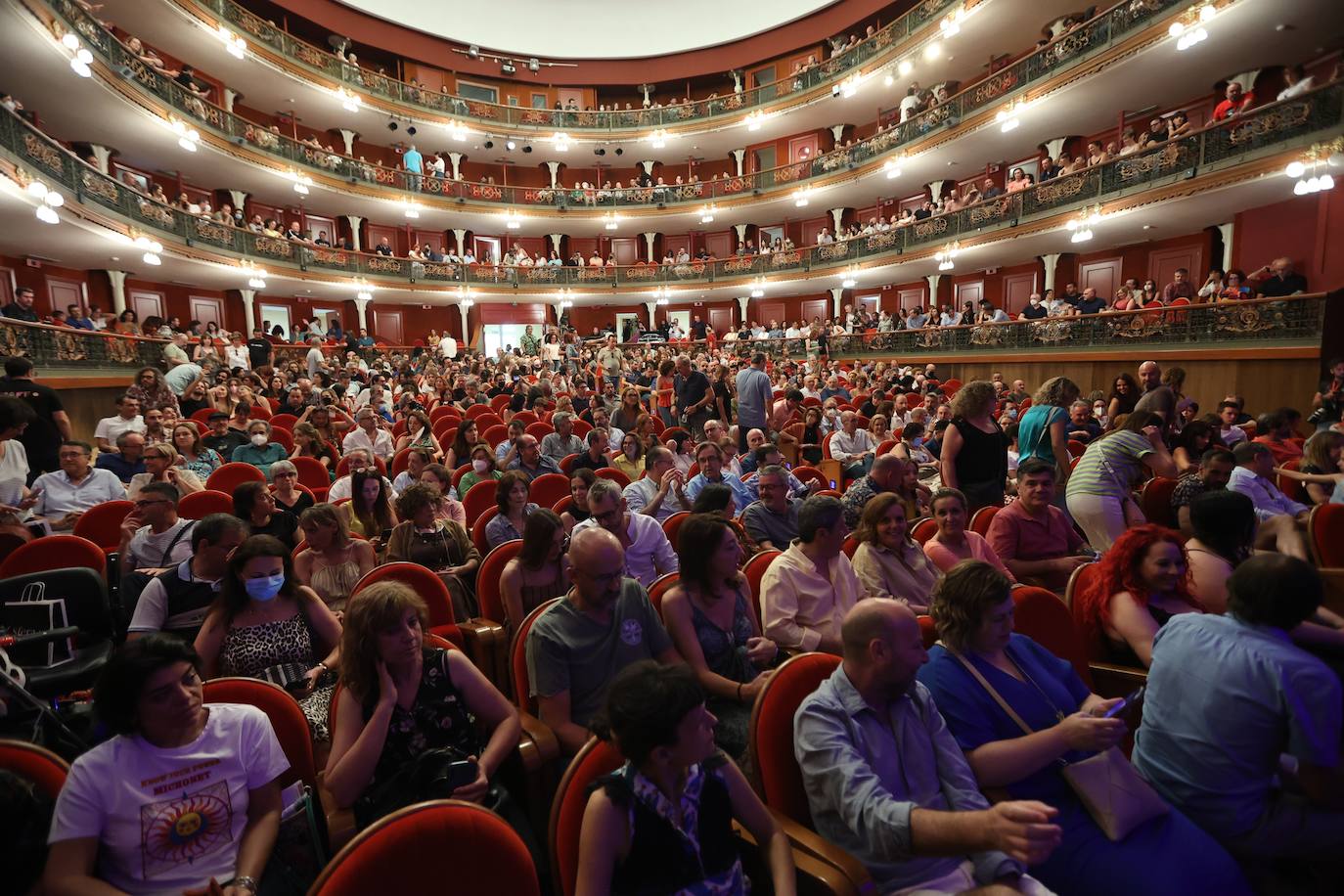 El personalísimo recital de Coque Malla en Córdoba, en imágenes