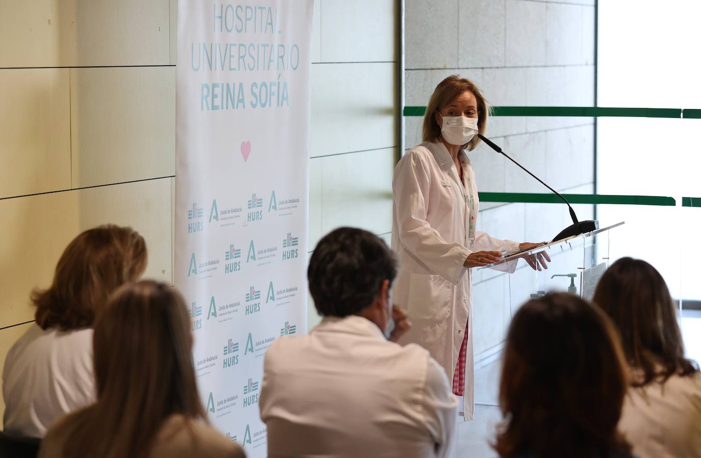 El equipo sanitario que opera con robot a niños en Córdoba, en imágenes