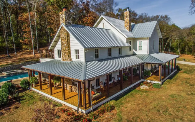 Así es el rancho que ha vendido Miley Cyrus. Se trata de la segunda venta más cara de la zona, solo por detrás de los 18 millones que la actriz Reese Witherspoon pagó recientemente por un complejo en el prestigioso vecindario Belle Meade.