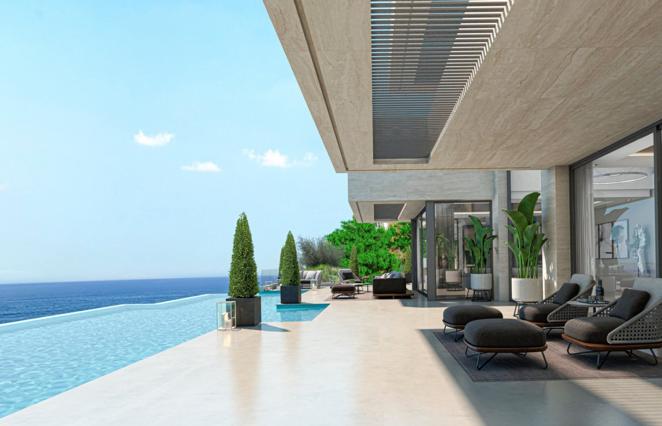 Una villa de lujo frente al mar en Jávea. El inmueble presenta un concepto vivo muy abierto en la planta principal que permite a los propietarios interactuar con los invitados en cualquier momento.