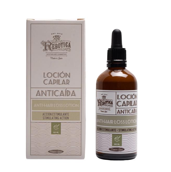 Loción Anticaída de Mi Rebotica (49,95 €). Formulada con extracto de cebolla y activos como biotina y Redensyl®, que acelera el crecimiento del cabello. Además, gracias a su contenido en aceite de ricino, estimula el riego sanguíneo, activando la restauración de los folículos capilares. Recomendada para tratar todos los tipos de alopecia, tanto las que tienen base genética como las producidas por estrés o alteraciones externas. Úsala al menos 3 veces a la semana, aplicándola por la noche sobre el cuero cabelludo seco y masajeando hasta que penetre.
