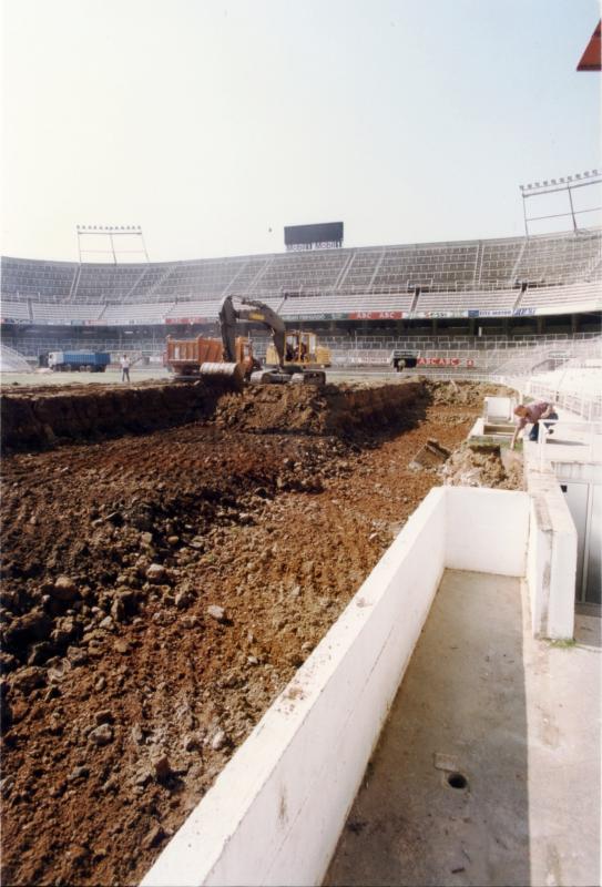 Obras en 1996. Bajada de la cota del terreno de juego