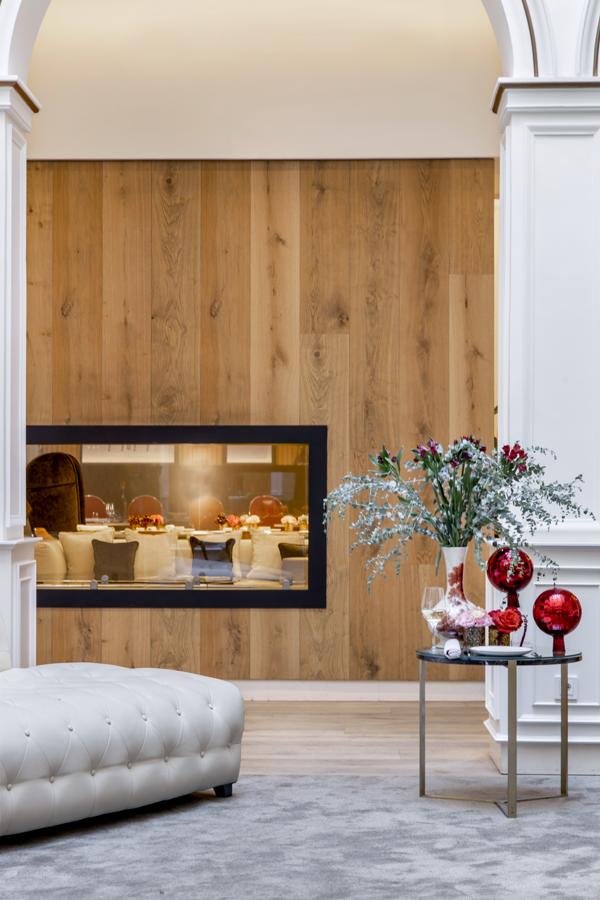 Una cena diferente. ¿Todas las navidades lo mismo? Palacio de los Duques Gran Meliá (Madrid) presenta variadas opciones para Nochebuena, Navidad, Nochevieja y Año Nuevo. Han adaptado y creado un menú partiendo de las elaboraciones que estos grandes chefs han diseñado para 'A Christmas Tale, Plate by Plate' y, además, el hotel contará durante tres semanas con un coro góspel en directo a la hora de la merienda. Seguro que es una velada para no olvidar...