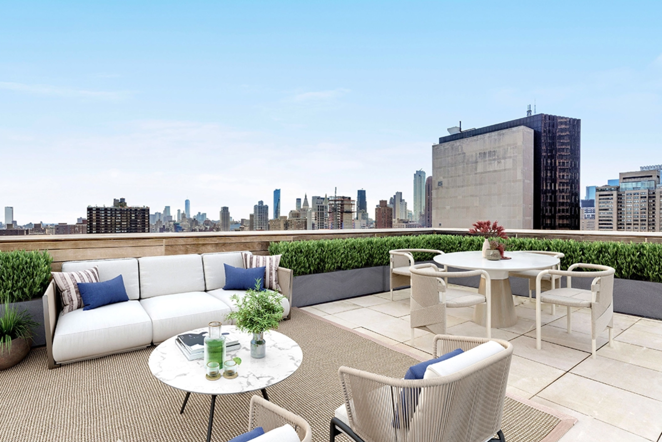 Así es el ático que ha vendido Alessandra Ambrosio. Además de esta vivienda, la modelo posee otras propiedades, una de ellas en la ciudad turística de Florianópolis, en el sur de Brasil, y su residencia principal que ha sido durante mucho tiempo una casa en Los Ángeles decorada por Martyn Lawrence Bullard que compró en 2012 por 6,5 millones de dólares.