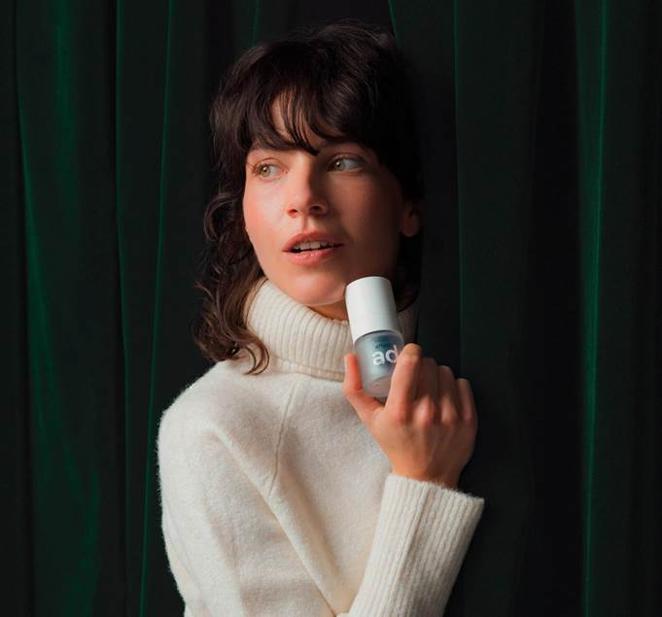 Para sentirse bien con uno mismo. Si en algo estamos todos de acuerdo, es que nos gusta vernos bien. Por eso, un regalo 'beauty' se recibe con buenos ojos. El Fresh Adds Effect de Ringana es un cuidado facial altamente concentrado con efecto lifting inmediato que reafirma las arrugas de forma duradera al aplicar. Lo puedes encontrar en su sitio web.