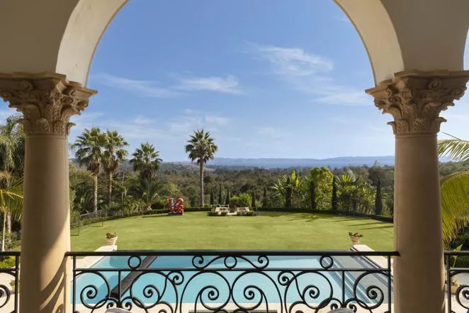 La espectacular casa está situada en Montecito (California). 