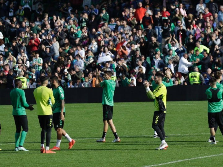 El Betis reúne a 17.000 aficionados en el entrenamiento a puerta abierta este lunes